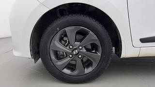 Used 2019 Hyundai Grand i10 [2017-2020] Sportz 1.2 Kappa VTVT Dual Tone Petrol Manual tyres LEFT FRONT TYRE RIM VIEW