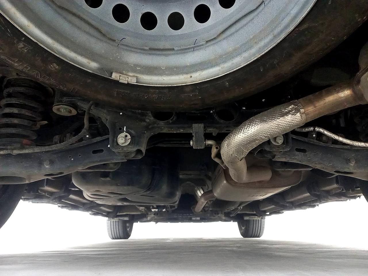 Used 2021 Mahindra XUV700 AX 7 Petrol AT Luxury Pack 7 STR Petrol Automatic extra REAR UNDERBODY VIEW (TAKEN FROM REAR)