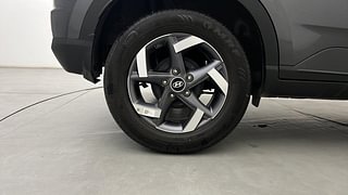 Used 2021 Hyundai Venue [2019-2022] SX 1.5 (O) executive CRDI Diesel Manual tyres RIGHT REAR TYRE RIM VIEW