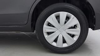 Used 2017 Maruti Suzuki Ertiga [2015-2018] VXI AT Petrol Automatic tyres LEFT REAR TYRE RIM VIEW