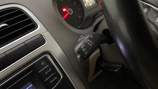 Used 2016 Volkswagen Vento [2015-2019] Highline Petrol AT Petrol Automatic top_features Cruise control