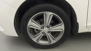 Used 2019 Hyundai Verna [2017-2020] 1.6 VTVT SX Petrol Manual tyres LEFT FRONT TYRE RIM VIEW