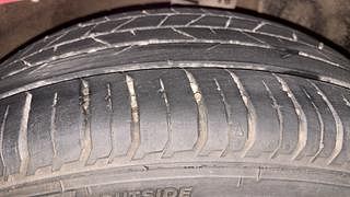 Used 2021 Hyundai New i20 Asta (O) 1.5 MT Dual Tone Diesel Manual tyres RIGHT FRONT TYRE TREAD VIEW