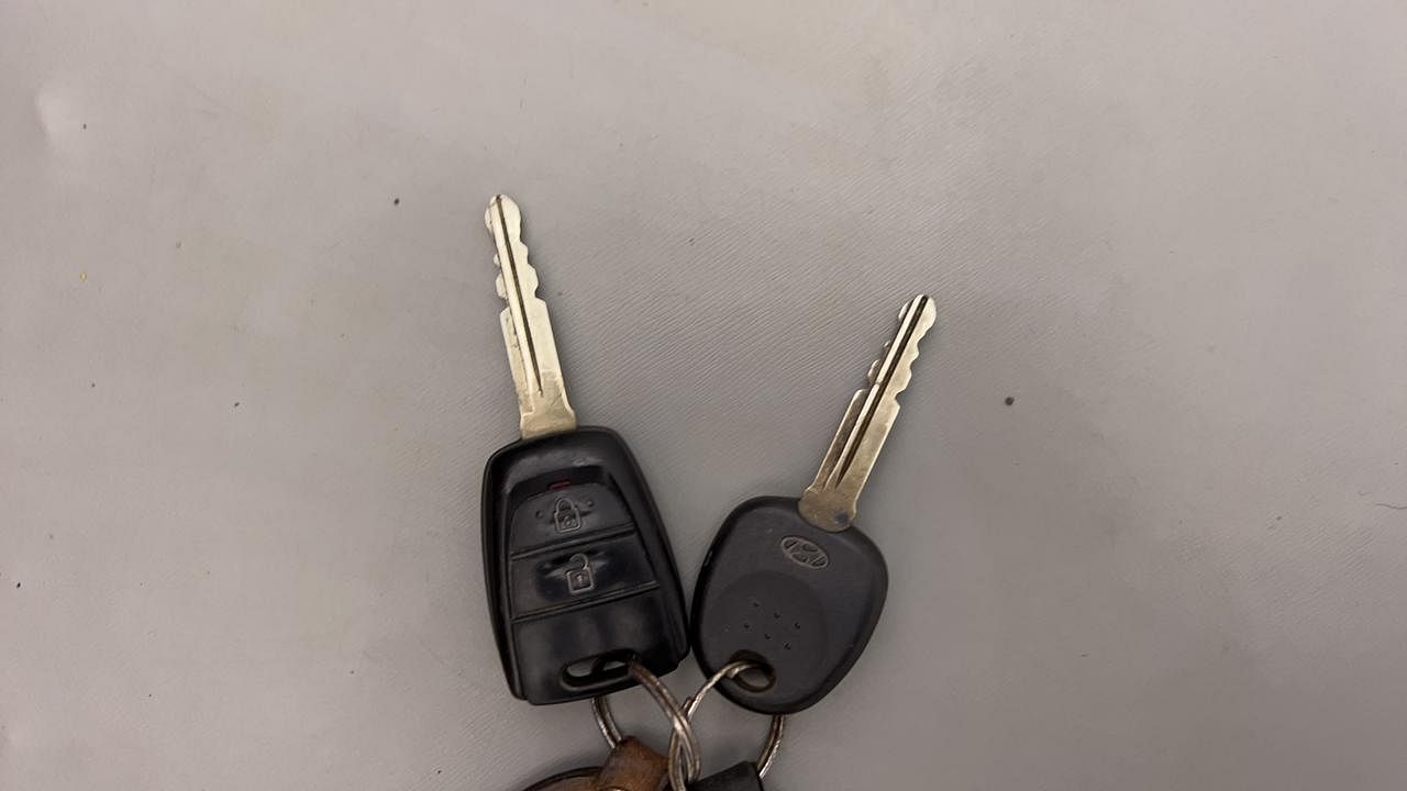 Used 2019 Hyundai Grand i10 [2017-2020] Sportz 1.2 Kappa VTVT Petrol Manual extra CAR KEY VIEW