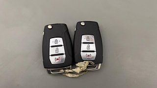 Used 2021 Mahindra XUV 300 W8 (O) AMT Petrol Petrol Automatic extra CAR KEY VIEW