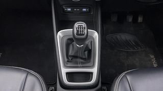 Used 2022 Hyundai Venue [2019-2022] SX 1.5 CRDI Diesel Manual interior GEAR  KNOB VIEW