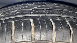 Used 2020 Hyundai Grand i10 [2017-2020] Sportz 1.2 Kappa VTVT Petrol Manual tyres RIGHT REAR TYRE TREAD VIEW