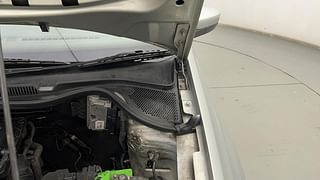 Used 2014 Volkswagen Vento [2010-2015] Comfortline Petrol Petrol Manual engine ENGINE LEFT SIDE HINGE & APRON VIEW