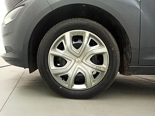 Used 2020 Tata Altroz XT 1.2 Petrol Manual tyres LEFT FRONT TYRE RIM VIEW