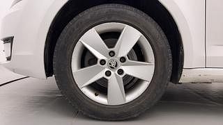 Used 2016 Skoda Octavia [2013-2017] Ambition 1.4 TSI Petrol Manual tyres LEFT FRONT TYRE RIM VIEW