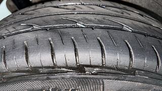 Used 2010 Maruti Suzuki Wagon R 1.0 [2010-2019] LXi Petrol Manual tyres RIGHT REAR TYRE TREAD VIEW