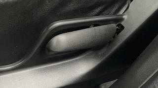 Used 2016 Maruti Suzuki Swift [2014-2017] LXI (O) Petrol Manual top_features Seat adjustment