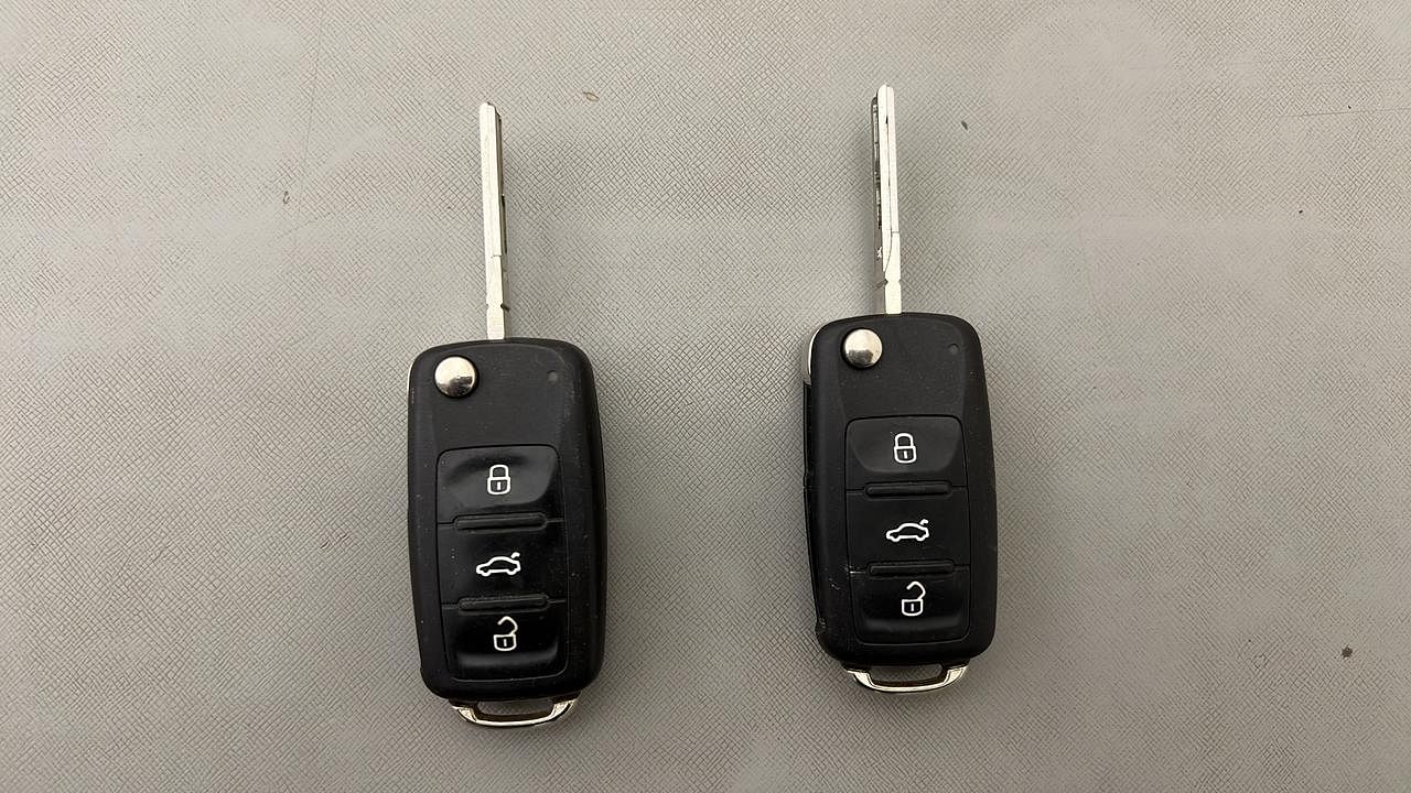Used 2017 Volkswagen Ameo [2016-2020] Highline1.2L (P) Petrol Manual extra CAR KEY VIEW