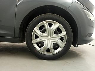 Used 2020 Tata Altroz XT 1.2 Petrol Manual tyres RIGHT FRONT TYRE RIM VIEW