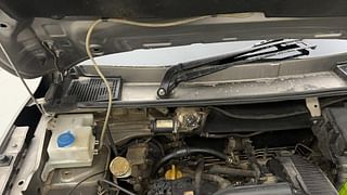 Used 2019 Renault Kwid [2017-2019] CLIMBER 1.0 Petrol Manual engine ENGINE RIGHT SIDE HINGE & APRON VIEW