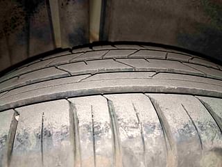 Used 2019 Maruti Suzuki S-Cross [2017-2020] Zeta 1.3 Diesel Manual tyres RIGHT REAR TYRE TREAD VIEW