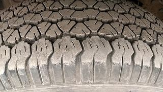Used 2017 Mahindra TUV300 [2015-2020] T8 Diesel Manual tyres LEFT FRONT TYRE TREAD VIEW