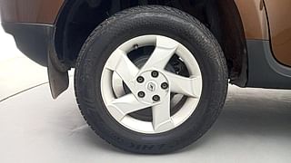 Used 2014 Renault Duster [2012-2015] 85 PS RxL (Opt) Diesel Manual tyres RIGHT REAR TYRE RIM VIEW