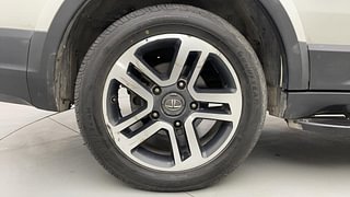 Used 2018 Tata Hexa [2016-2020] XTA Diesel Automatic tyres RIGHT REAR TYRE RIM VIEW