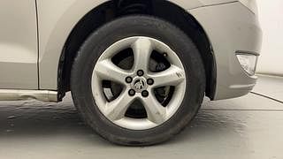 Used 2013 Skoda Rapid [2011-2016] Elegance Diesel MT Diesel Manual tyres RIGHT FRONT TYRE RIM VIEW