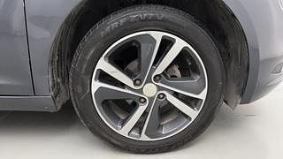 Used 2021 Tata Altroz XZ 1.2 Petrol Manual tyres RIGHT FRONT TYRE RIM VIEW