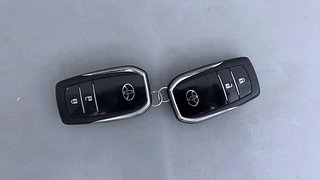 Used 2020 Toyota Innova Crysta [2016-2020] 2.4 V 7 STR Diesel Manual extra CAR KEY VIEW