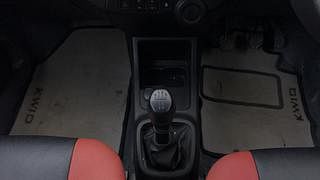 Used 2018 Renault Kwid [2017-2019] RXT 1.0 SCE Special Petrol Manual interior GEAR  KNOB VIEW