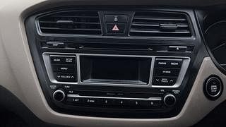 Used 2014 Hyundai Elite i20 [2014-2018] Sportz 1.2 Petrol Manual top_features Integrated (in-dash) music system