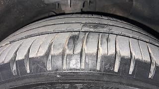 Used 2015 Hyundai Elite i20 [2014-2018] Sportz 1.4 (O) CRDI Diesel Manual tyres RIGHT FRONT TYRE TREAD VIEW