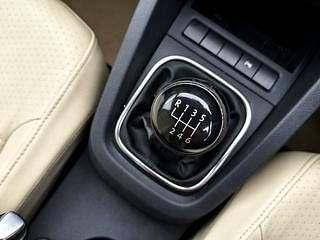 Used 2014 Volkswagen Jetta [2013-2017] Comfortline TDI Diesel Manual interior GEAR  KNOB VIEW