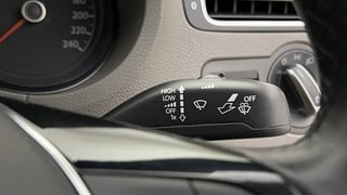Used 2022 Volkswagen Vento Highline 1.0L TSI Petrol Manual top_features Rain sensing wipers