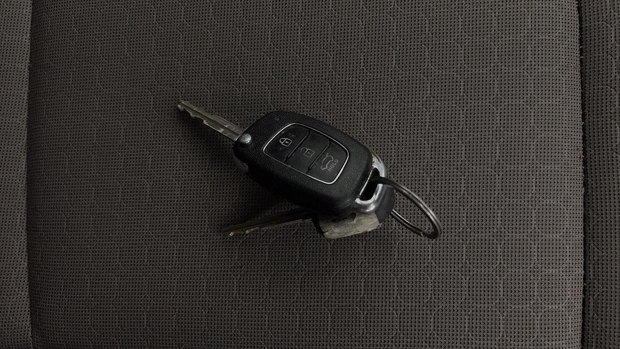 Used 2016 Hyundai Elite i20 [2014-2018] Sportz 1.2 Petrol Manual extra CAR KEY VIEW