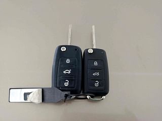 Used 2016 Volkswagen Vento [2015-2019] Highline Diesel AT Diesel Automatic extra CAR KEY VIEW
