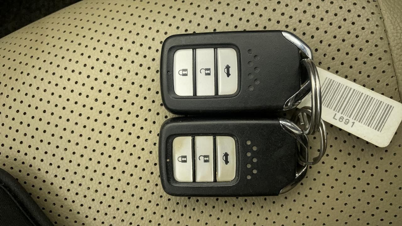 Used 2019 Honda City [2017-2020] V CVT Petrol Automatic extra CAR KEY VIEW