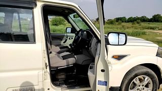 Used 2017 Mahindra Scorpio [2014-2017] S8 Diesel Manual interior RIGHT SIDE FRONT DOOR CABIN VIEW