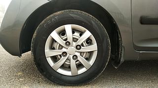 Used 2015 Hyundai Eon [2011-2018] Era + Petrol Manual tyres LEFT FRONT TYRE RIM VIEW