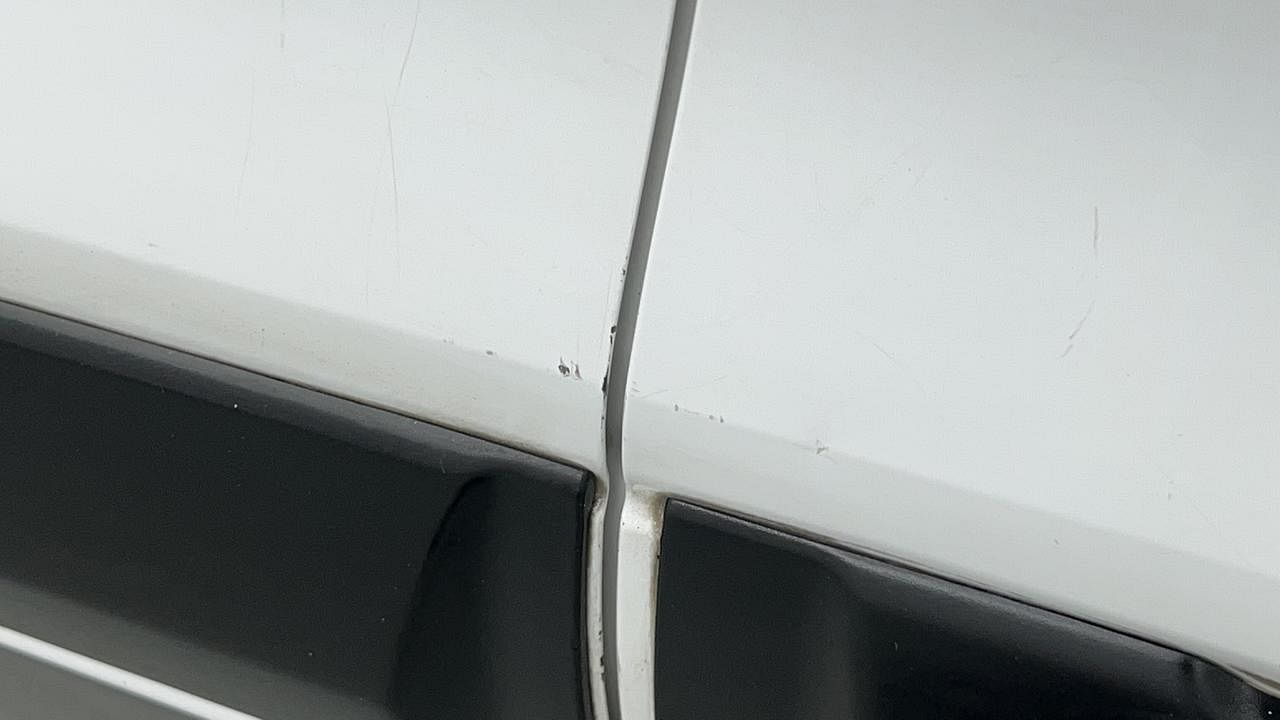 Used 2016 Renault Kwid [2015-2019] RXT Petrol Manual dents MINOR SCRATCH