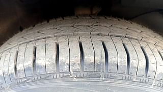 Used 2016 Honda Amaze [2013-2018] 1.2 VX AT i-VTEC Petrol Automatic tyres RIGHT FRONT TYRE TREAD VIEW