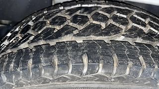 Used 2018 JEEP Compass [2017-2021] Limited 1.4 Petrol AT Petrol Automatic tyres RIGHT REAR TYRE TREAD VIEW