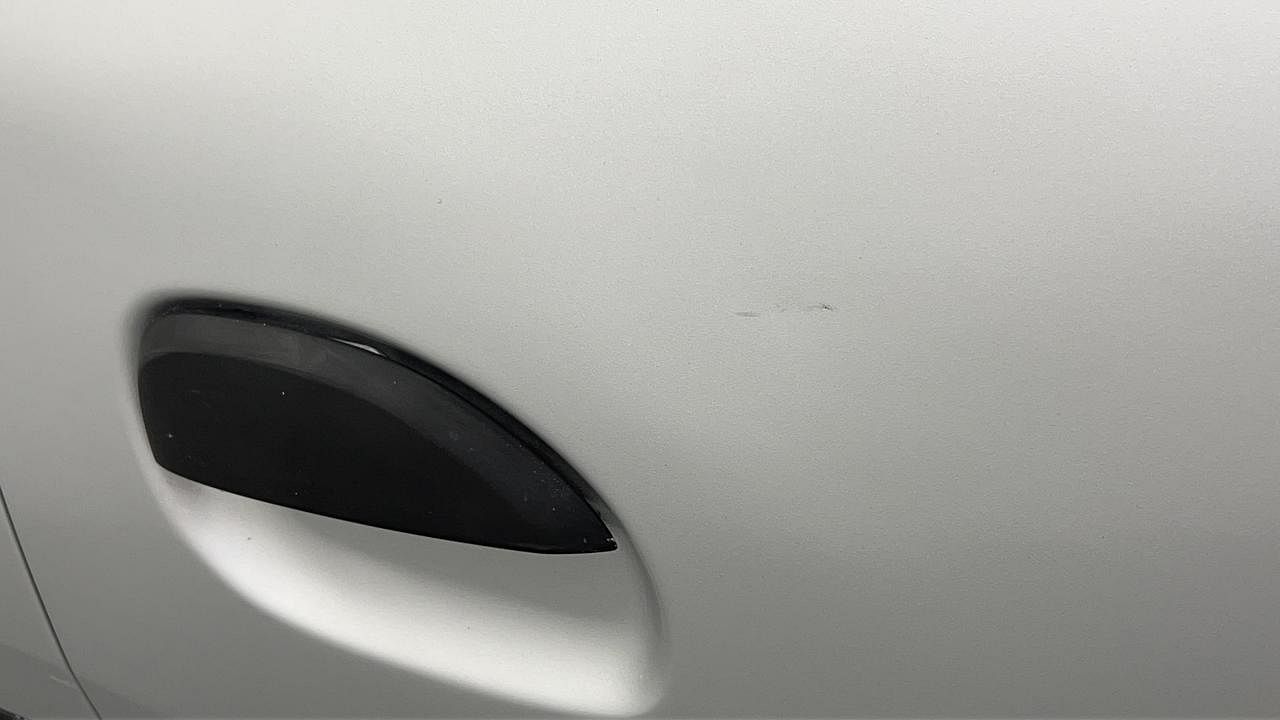 Used 2017 Renault Kwid [2015-2019] 1.0 RXL AMT Petrol Automatic dents MINOR SCRATCH