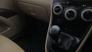 Used 2010 Hyundai i10 [2007-2010] Sportz 1.2 Petrol Petrol Manual interior GEAR  KNOB VIEW