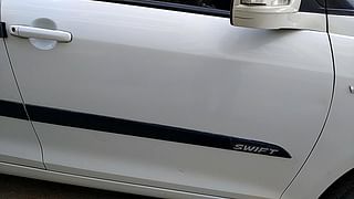 Used 2016 Maruti Suzuki Swift VXI  BSIV Petrol Manual dents MINOR SCRATCH