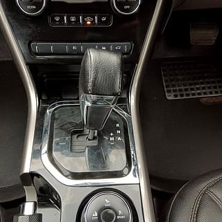 Used 2018 Tata Nexon [2017-2020] XZA Plus Dual Tone Roof AMT Petrol Petrol Automatic interior GEAR  KNOB VIEW