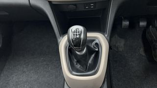 Used 2017 Hyundai Grand i10 [2017-2020] Sportz 1.2 CRDi Diesel Manual interior GEAR  KNOB VIEW