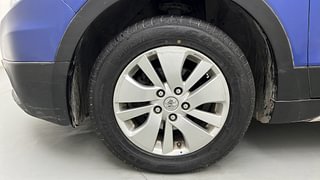 Used 2015 Maruti Suzuki S-Cross Alpha 1.6 Diesel Manual tyres LEFT FRONT TYRE RIM VIEW