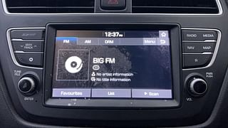 Used 2018 Hyundai Elite i20 [2018-2020] Asta 1.2 Dual Tone Petrol Manual top_features Integrated (in-dash) music system