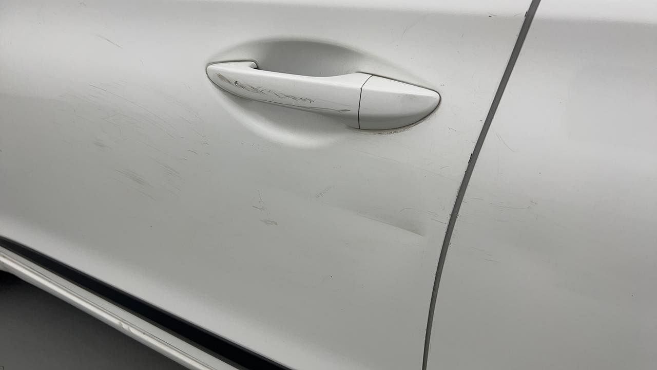 Used 2016 Hyundai Elite i20 [2014-2018] Sportz 1.2 Petrol Manual dents MINOR DENT