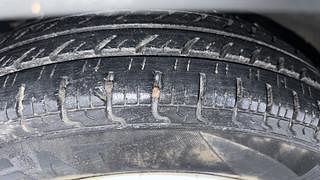 Used 2019 Renault Kwid [2015-2019] 1.0 RXT AMT Opt Petrol Automatic tyres LEFT FRONT TYRE TREAD VIEW