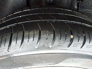 Used 2020 Tata Altroz XT 1.2 Petrol Manual tyres RIGHT REAR TYRE TREAD VIEW