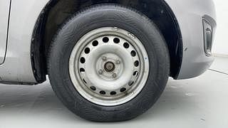 Used 2016 Maruti Suzuki Swift [2014-2017] LXI (O) Petrol Manual tyres RIGHT FRONT TYRE RIM VIEW